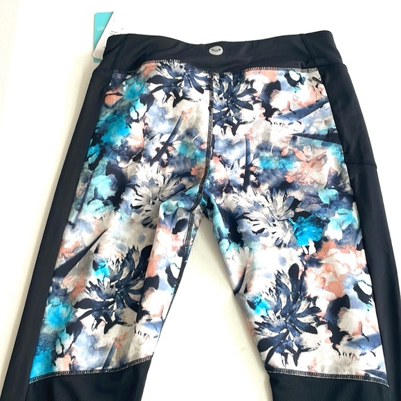 NWT Roxy Spy Game Technical Capri Leggings, Size L - Picture 6 of 11